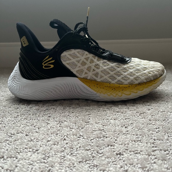 Under Armour Curry Flow Basketball Shoes - Picture 8 of 11
